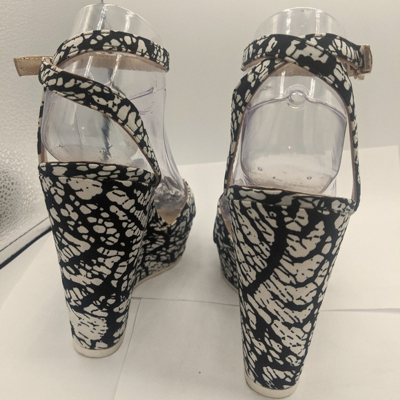 Aldo Black and White Peeptoe Mary Jane Platform Wedges Sz 7.5 - Picture 6 of 7